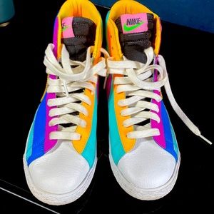 Nike HighTop Sneakers 6.5 Boys/8 Womens